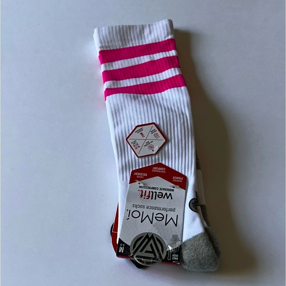 MEMOI RETRO STRIPE PERFORMANCE COMPRESSION KNEE HIGH SOCKS WHITE PINK MEDIUM NWT